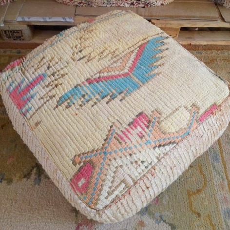 Selling: 100 Stuks Vintage Marokkaanse Kelim Vloer Poef, Ottoman