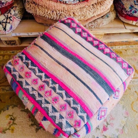 Selling: 100 Stuks Vintage Marokkaanse Kelim Vloer Poef, Ottoman